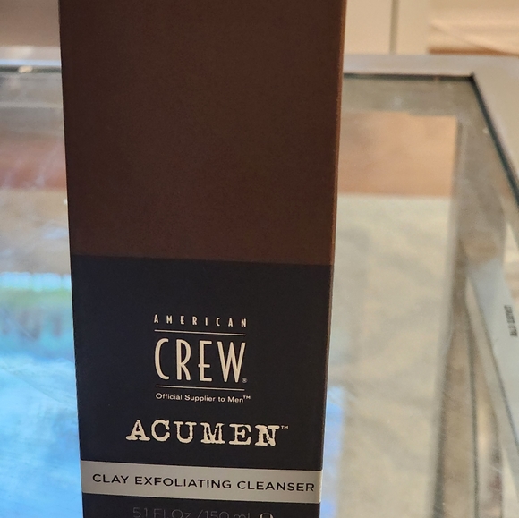 Clay exfoliating Cleanser - Picture 7 of 7